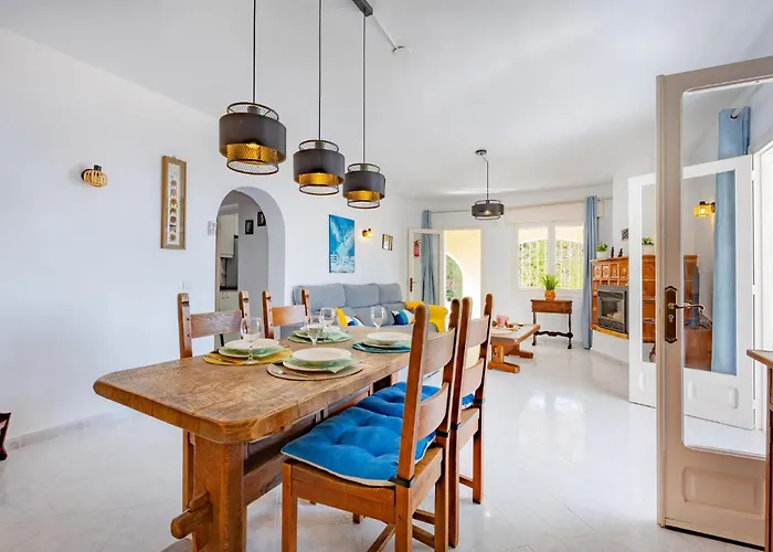 Alicia - Plusholidays * Calp