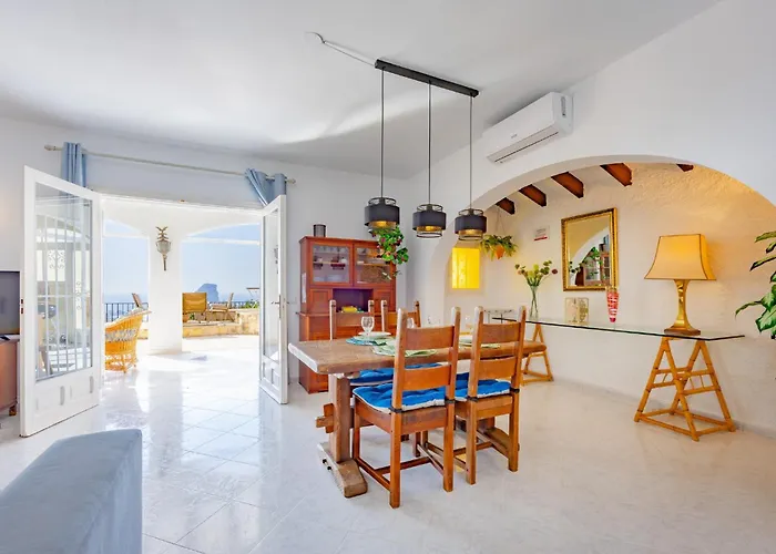 Alicia - Plusholidays Villa