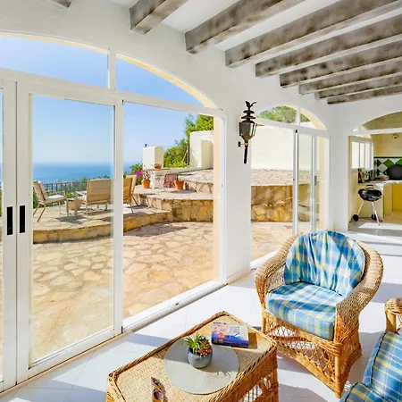 Alicia - Plusholidays