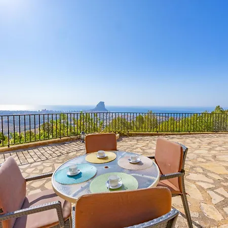 Alicia - Plusholidays *