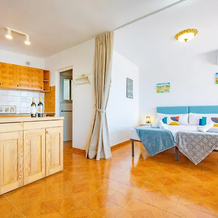 Alicia - Plusholidays *