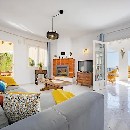 Alicia - Plusholidays