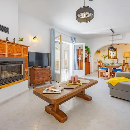 Villa Alicia - Plusholidays *