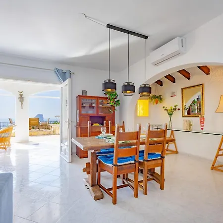 Alicia - Plusholidays Villa